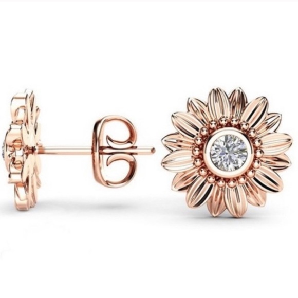 **18K Rose Gold Diamond Sunflower Stud Earrings - Picture 3 of 4